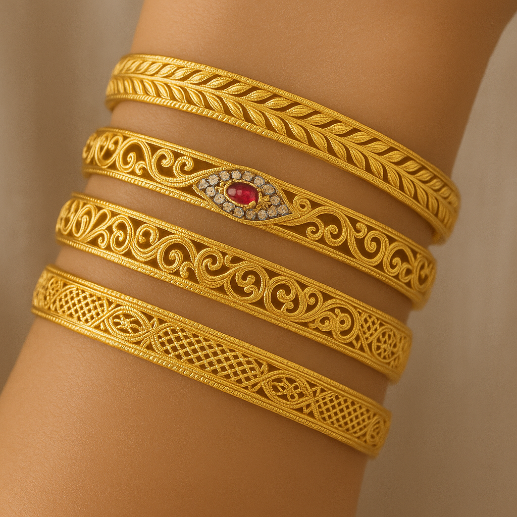 Eleganter Frauenarm mit fünf traditionellen türkischen Gold Armreifen (Bilezik) – darunter Basak Armreifen mit Blattmotiv, Ajda Armreifen mit rotem Stein und Kibrit Armreifen mit filigranen Mustern – luxuriös in 22 Karat Gold verarbeitet