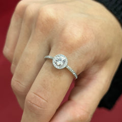 585 Eterna Shine Ring aus 14 Karat Weißgold mit Zirkonia-Halo-Fassung