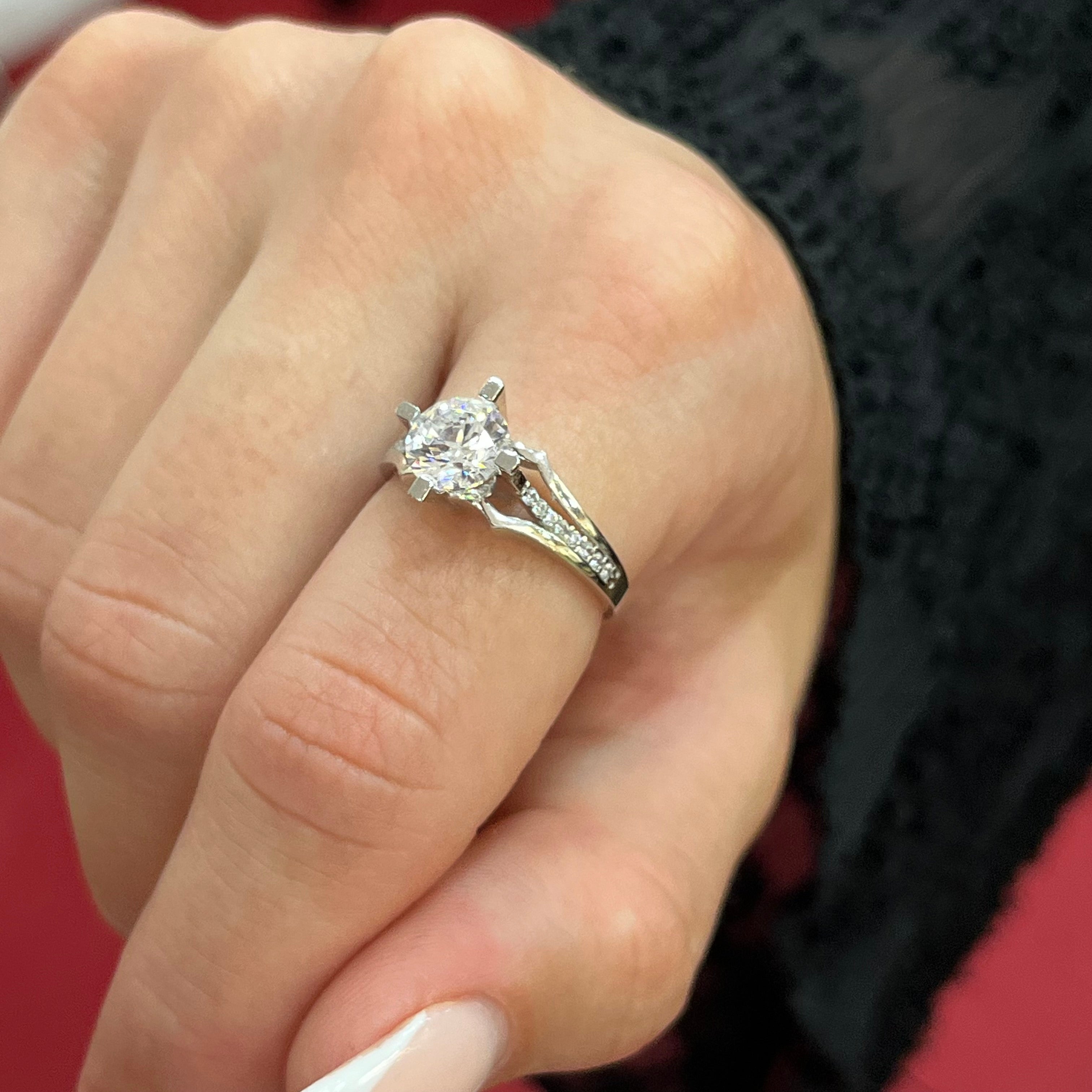 585 Infinity Glow Einstein Ring aus 14 Karat Weißgold mit Zirkonia