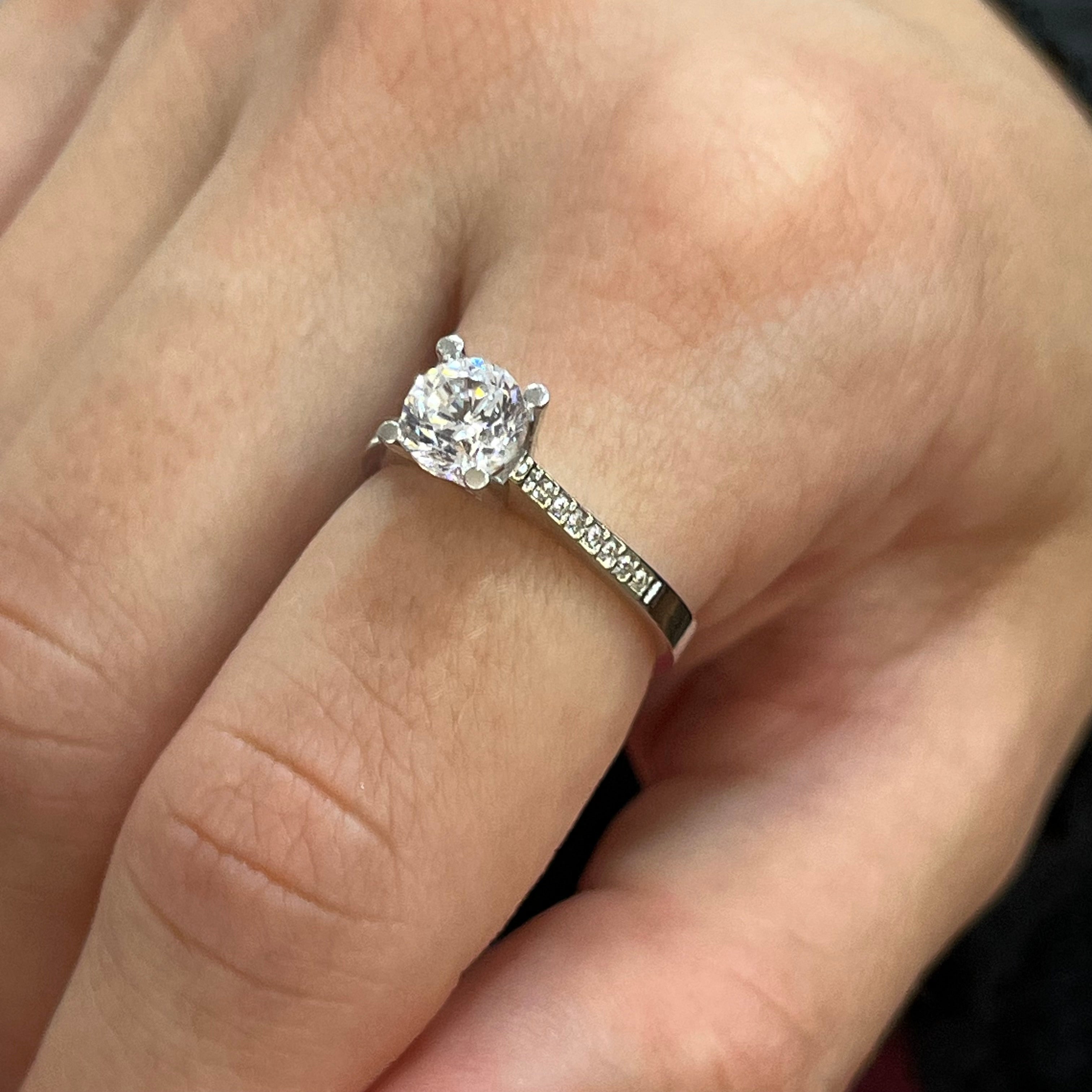 585 Lumière Einstein Ring aus 14 Karat Weißgold mit Zirkonia-Stein