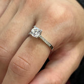 585 Lumière Einstein Ring aus 14 Karat Weißgold mit Zirkonia-Stein