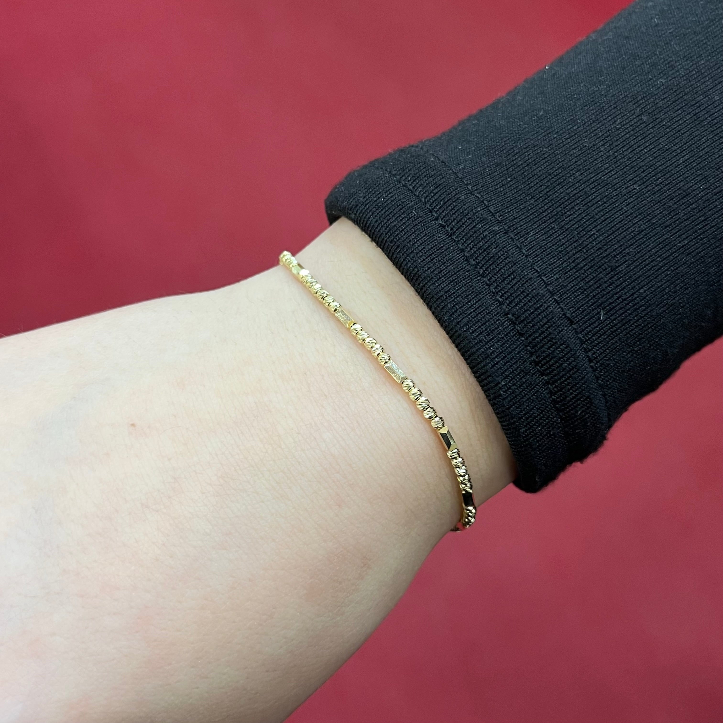 585 Dorika Block Armband aus Gelbgold 14K elegant am Handgelenk