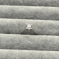 585 Lumiere Einstein Ring aus Gelbgold 14K – Detailaufnahme