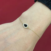 585 Noirea Armband aus 14 Karat Gold mit schwarzem Tropfen und Zirkonia – elegantes Damenarmband