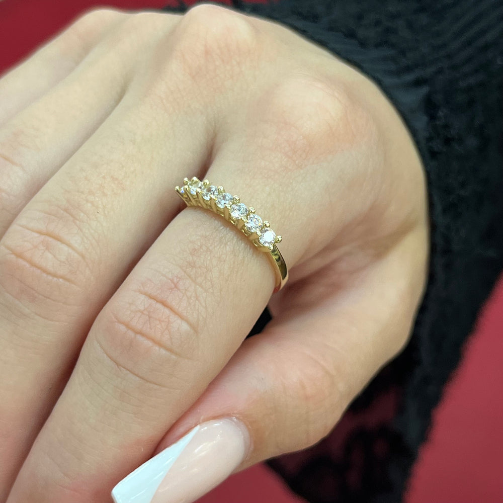 585 Serenya Ring aus 14 Karat Gold mit sieben Zirkonia-Steinen – eleganter Damenring