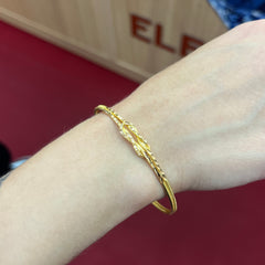 916 Liebesknoten Armreifen aus 22 Karat Gold mit Knoten Design