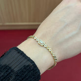 585 Bagèt Armband aus 14K Gold mit funkelndem rechteckigem Zirkonia-Stein am Damenhandgelenk