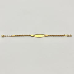 Detailansicht des gedrehten Kordel-Designs am Kinderarmband aus 916 Gold