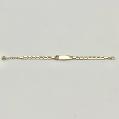 Detailansicht des Ladybug-Motivs (Marienkäfer) am Kinderarmband aus 585 Gold