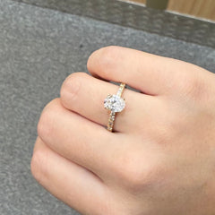 585 Oval Einstein Ring