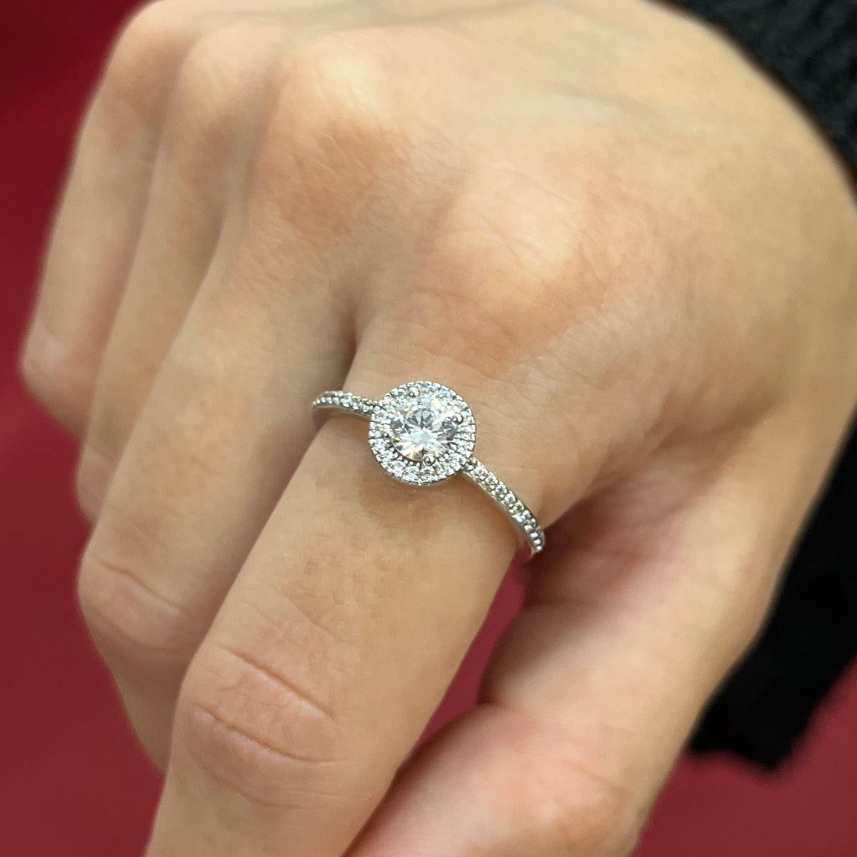 585 Eterna Shine Ring aus 14 Karat Weißgold mit Zirkonia-Halo-Fassung