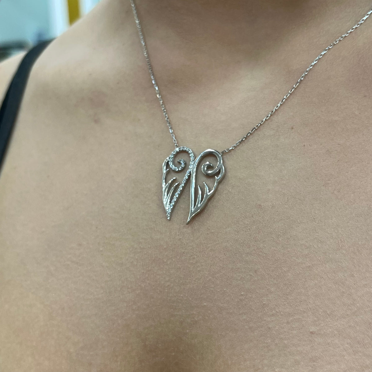 585 Weißgold Kette mit Engelsflügel Anhänger und Zirkonia
