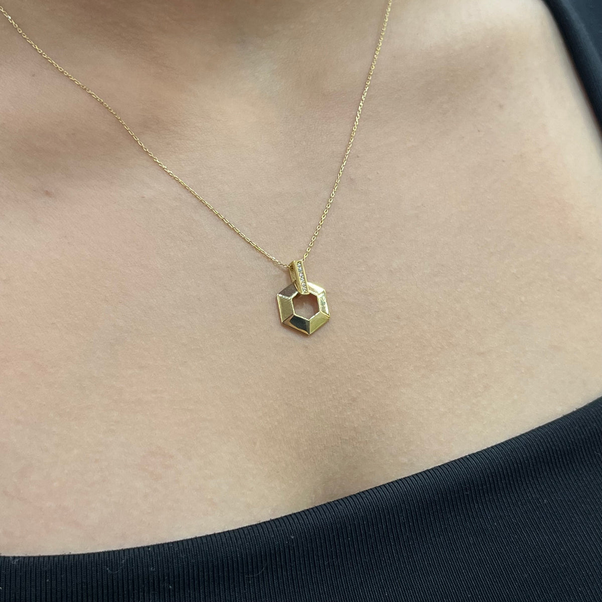 585 Gold Halskette mit geometrischem Zirkonia Anhänger
