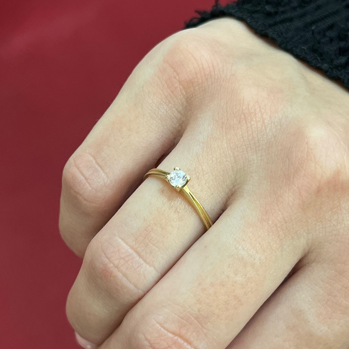 585 Lina Einstein Ring aus 14 Karat Gold mit Zirkonia-Solitär
