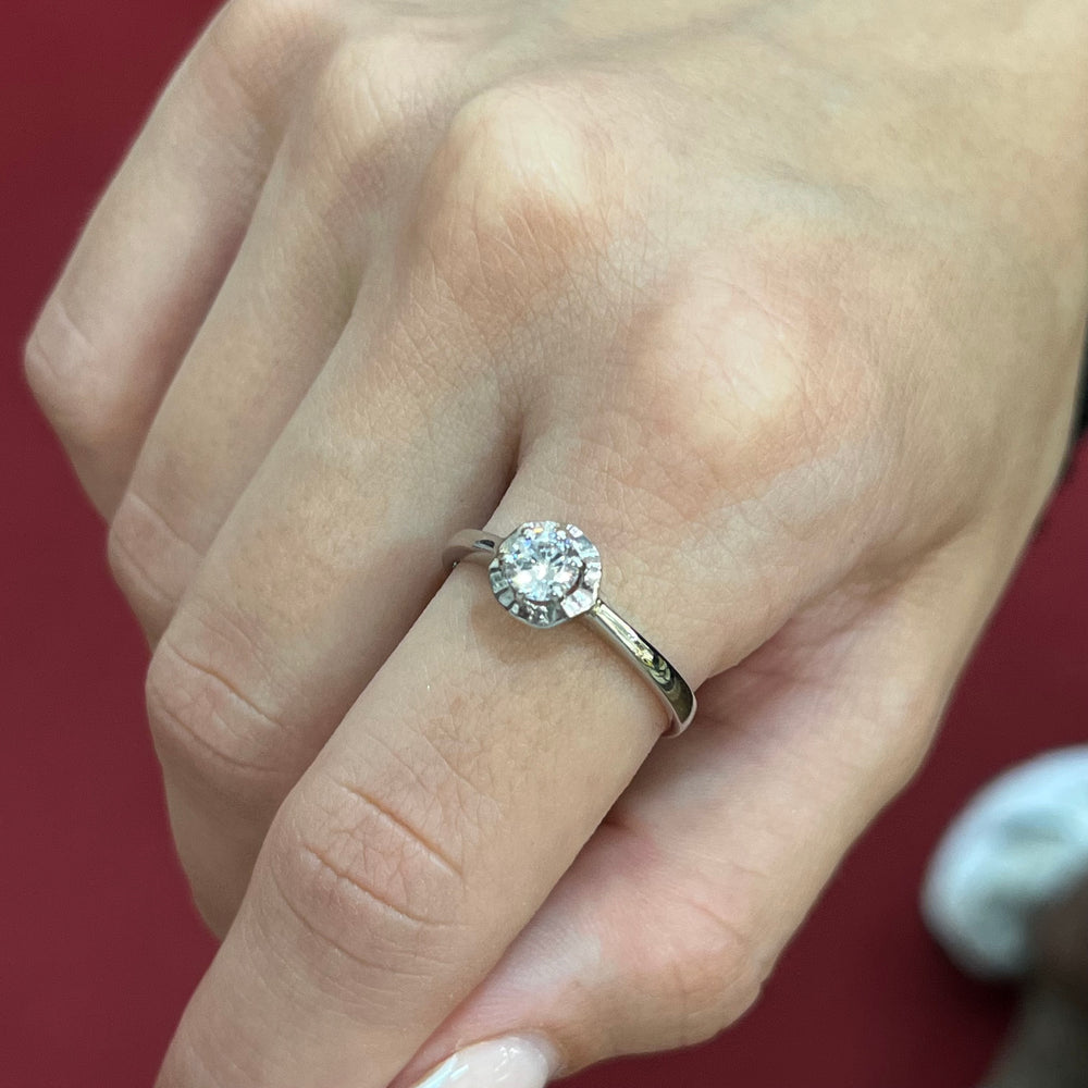 585 Solea Oval Ring aus 14 Karat Weißgold mit ovalem Zirkonia-Stein
