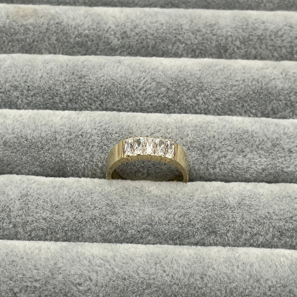 585 Celia Baget Ring aus Gelbgold 14K – Detailaufnahme
