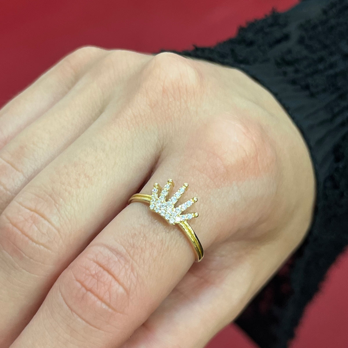 585 Corara Ring aus 14 Karat Gold mit Zirkonia – eleganter Damenring im Kronen-Design