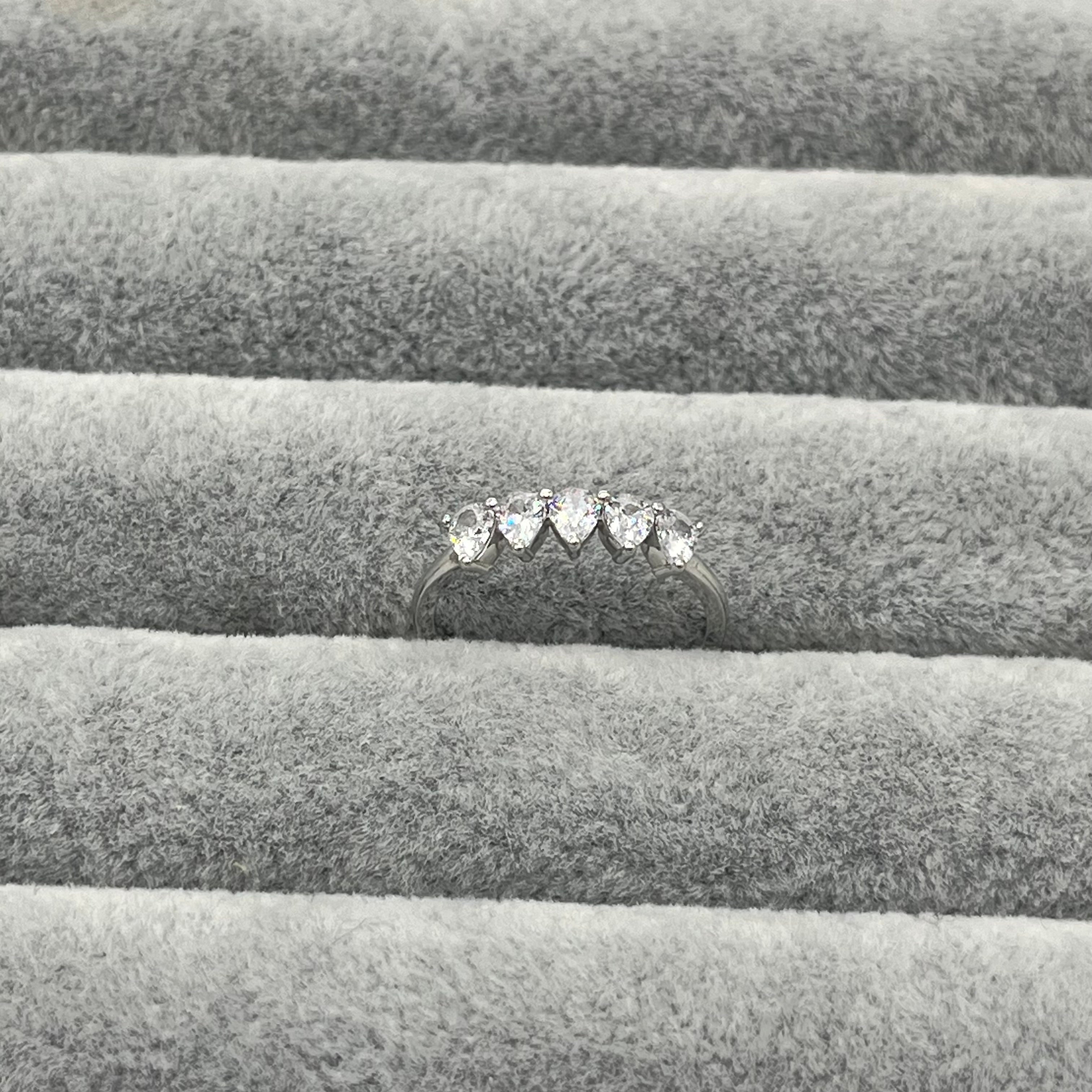 585 Damla Viva Ring aus Gelbgold 14K – Detailaufnahme