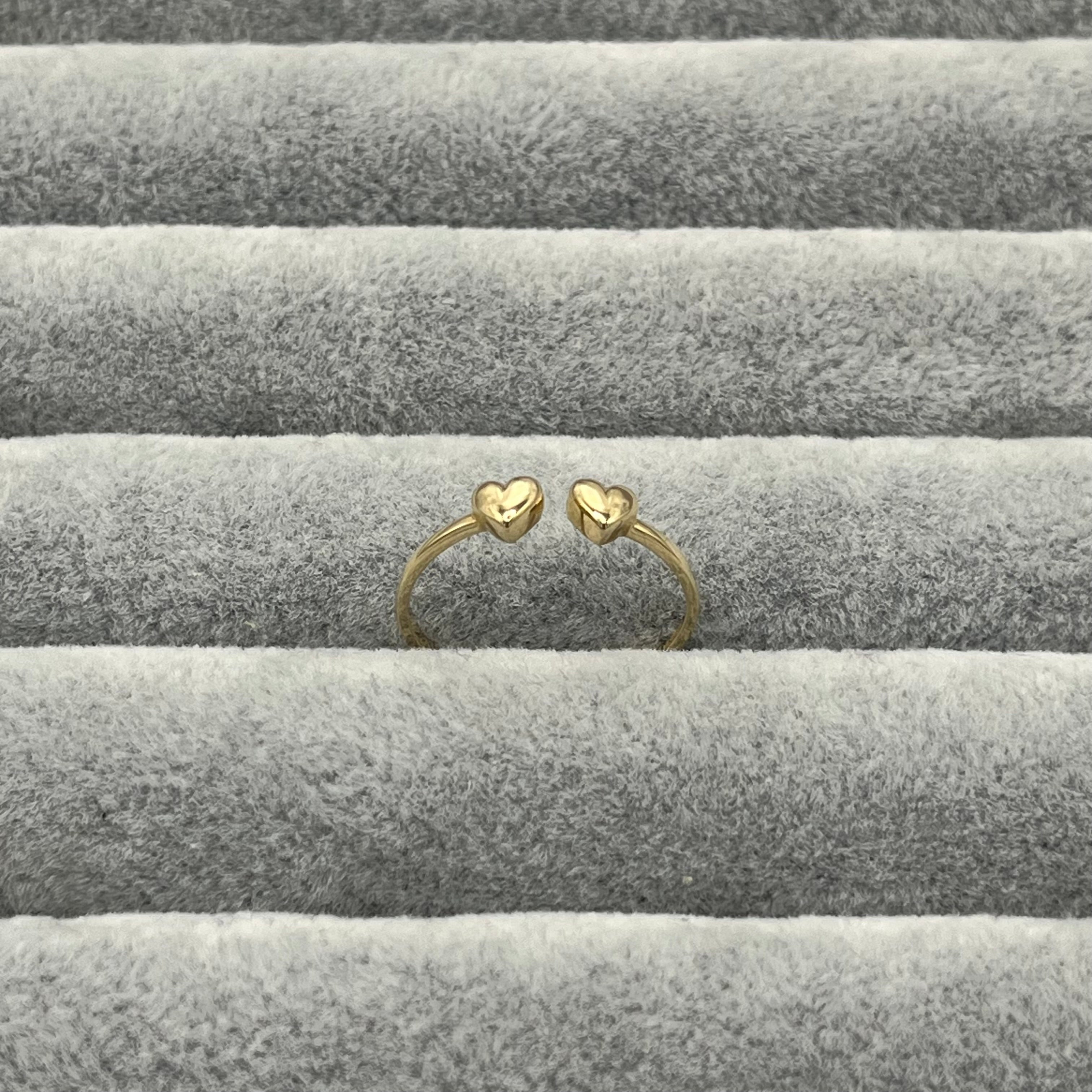 585 Duo Herz Ring aus Gelbgold 14K – zwei ineinander verschlungene Herzen Detailansicht