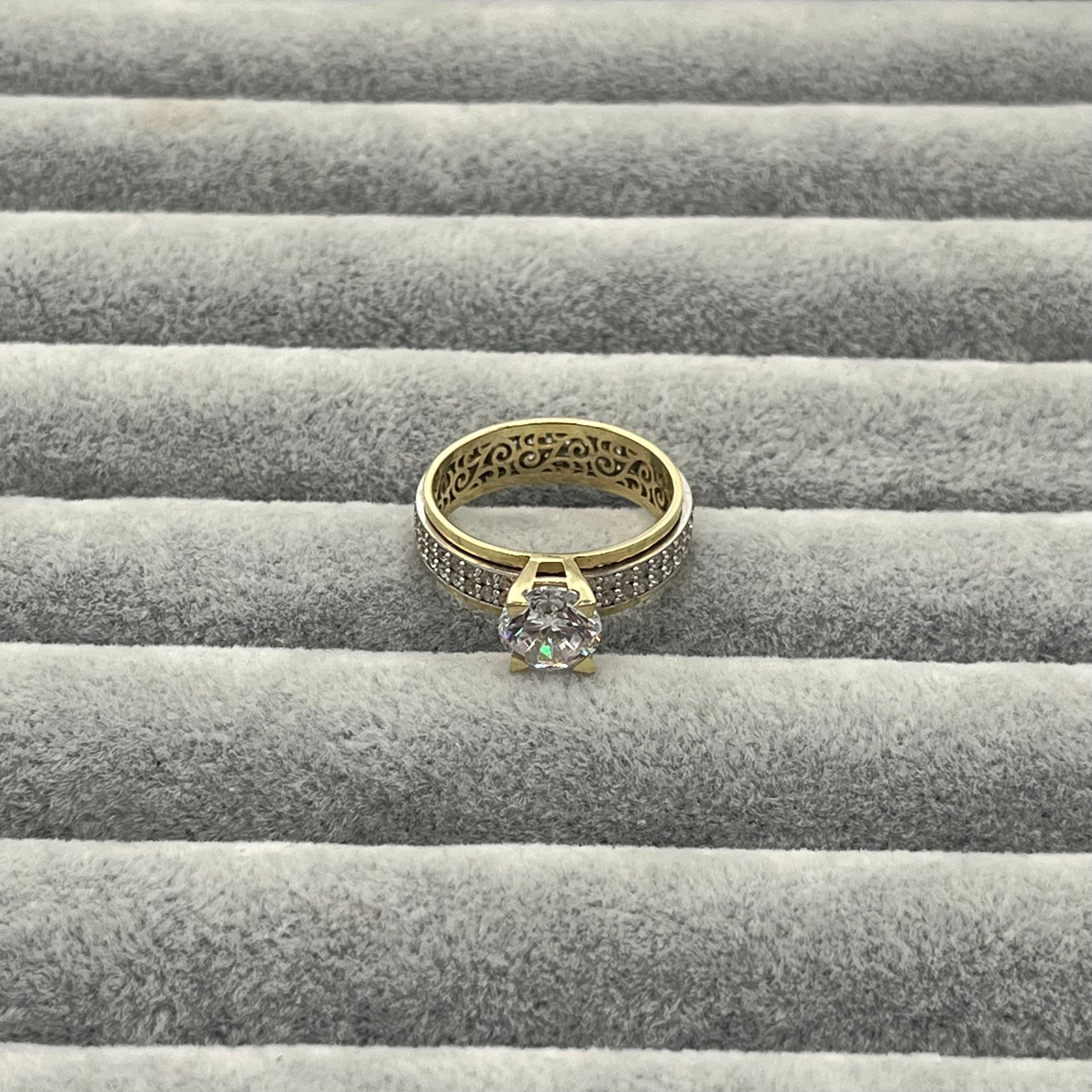 585 Duovella Einstein Ring aus Gelbgold 14K – glänzende Oberfläche Ansicht