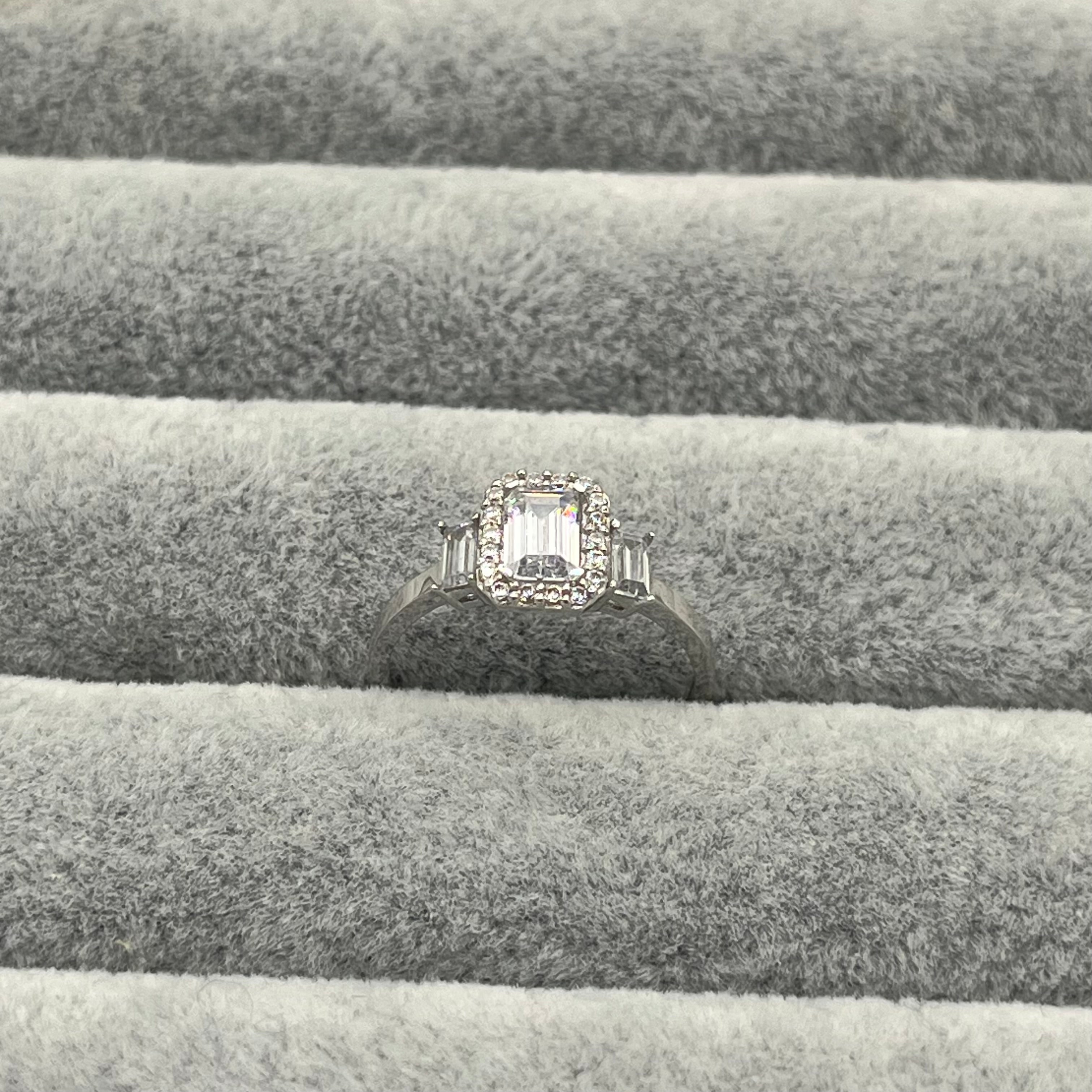 585 Elyra Baget Ring aus Gelbgold 14K – Detailaufnahme