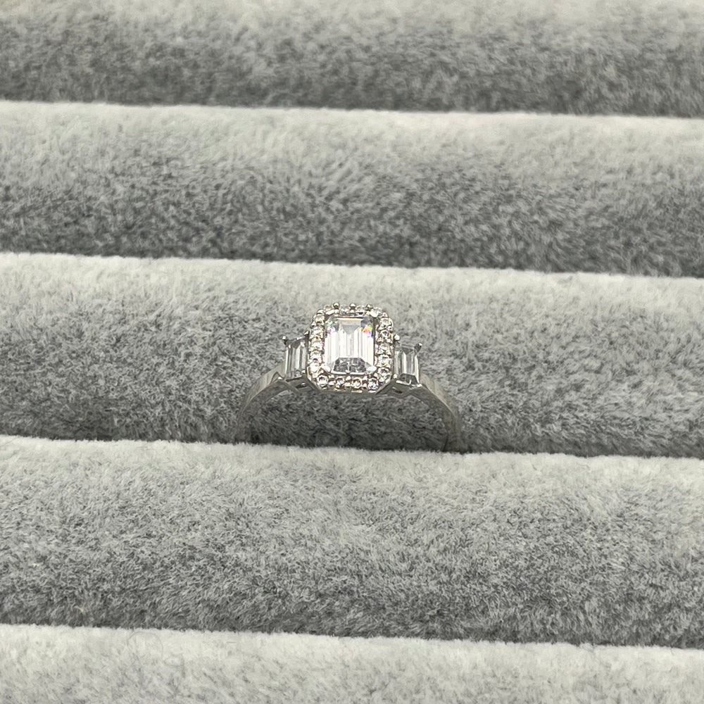 585 Elyra Baget Ring aus Gelbgold 14K – Detailaufnahme