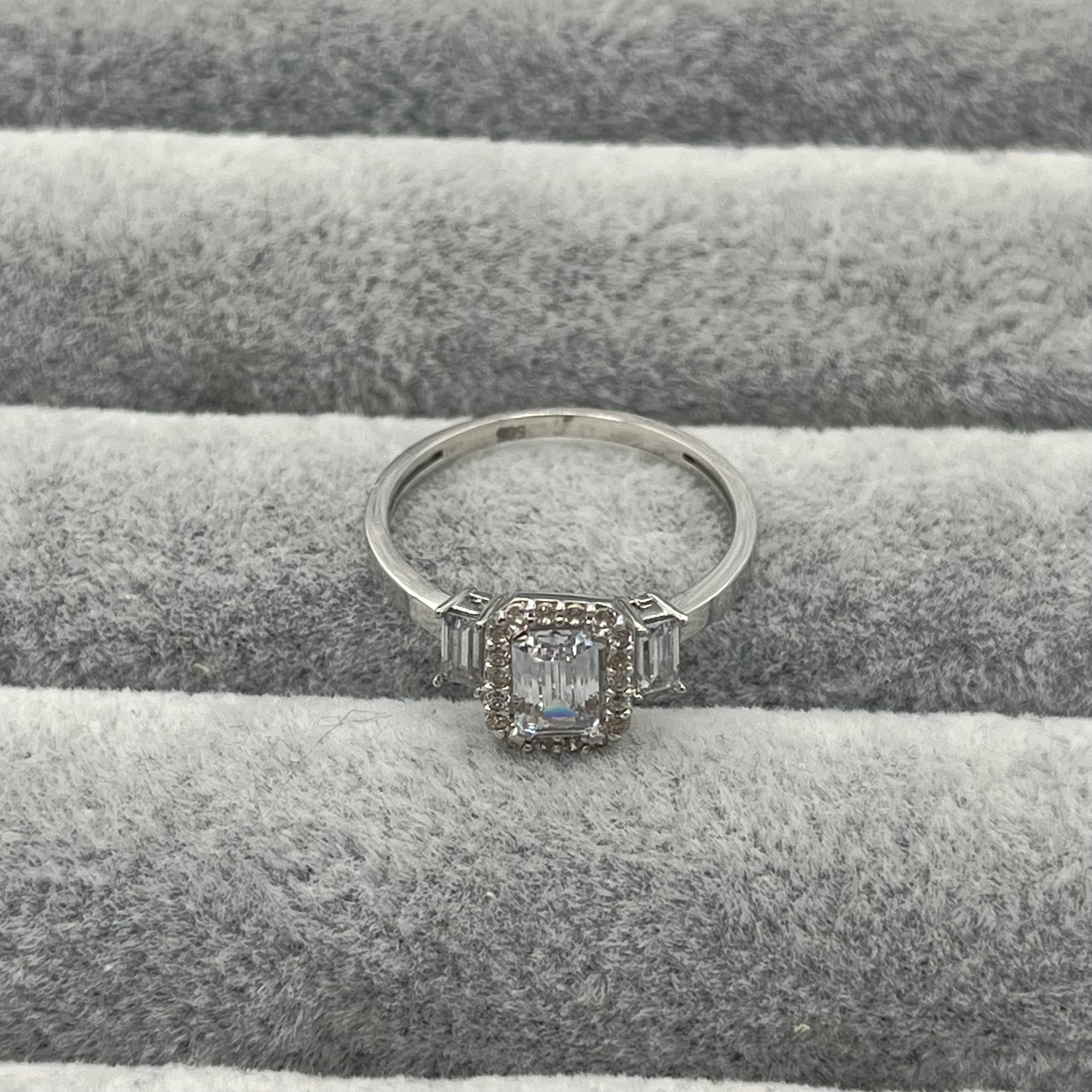 585 Elyra Baget Ring aus Gelbgold 14K – glänzende Oberfläche Ansicht