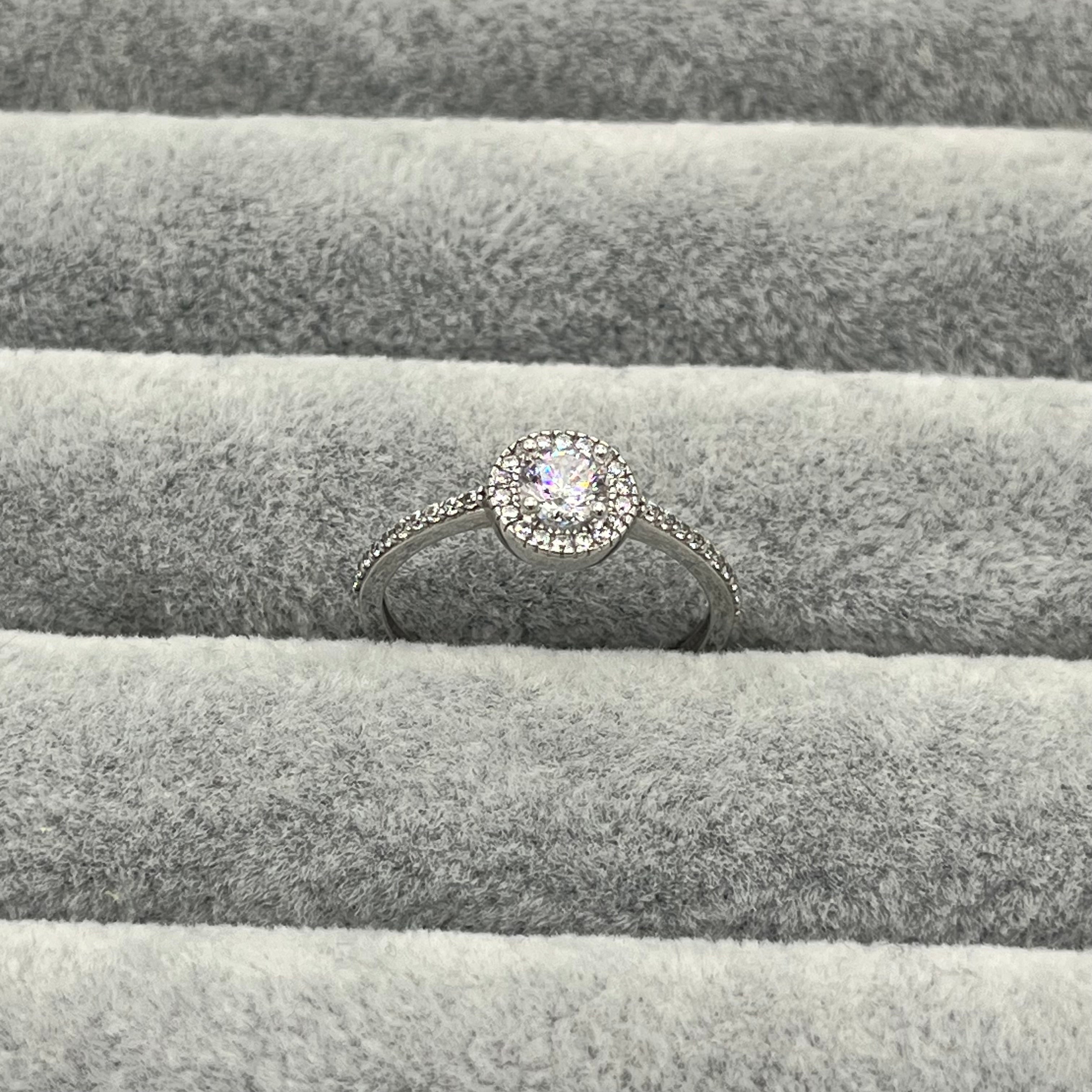 585 Eterna Shine Ring aus Gelbgold 14K – Detailaufnahme