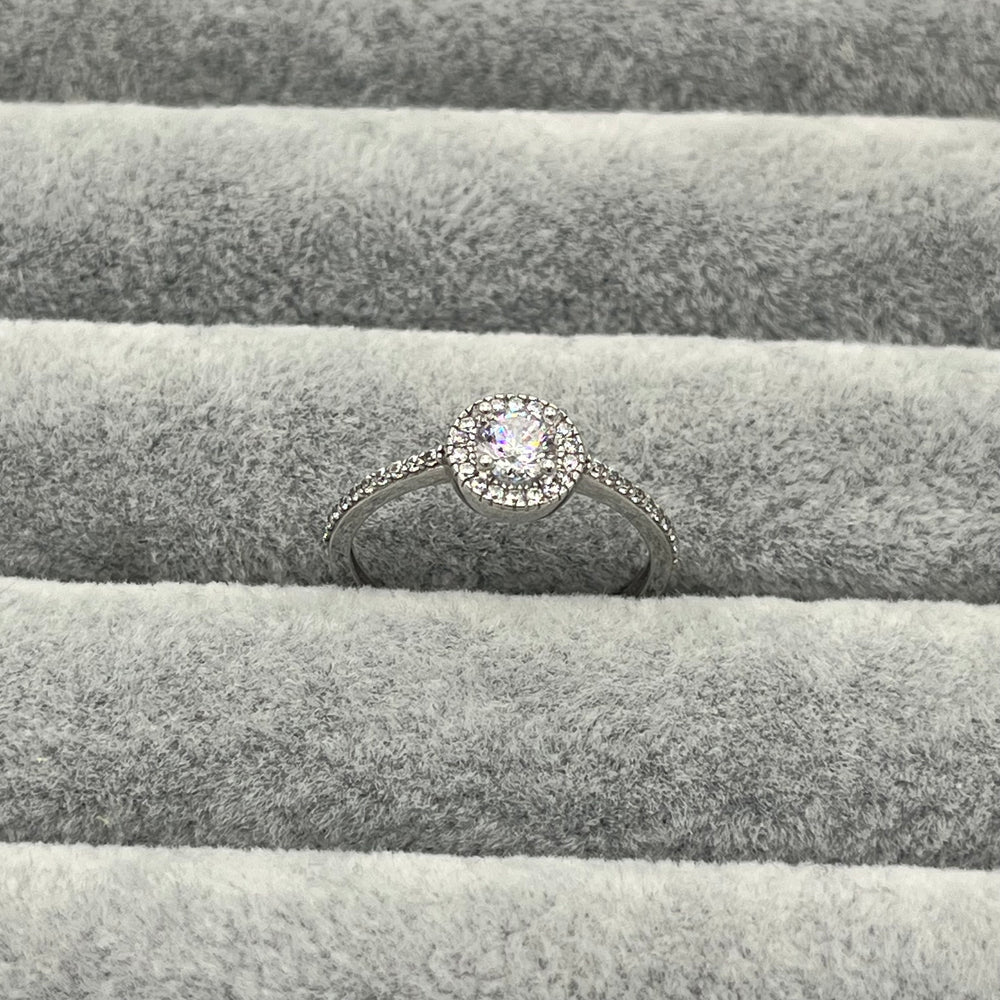 585 Eterna Shine Ring aus Gelbgold 14K – Detailaufnahme