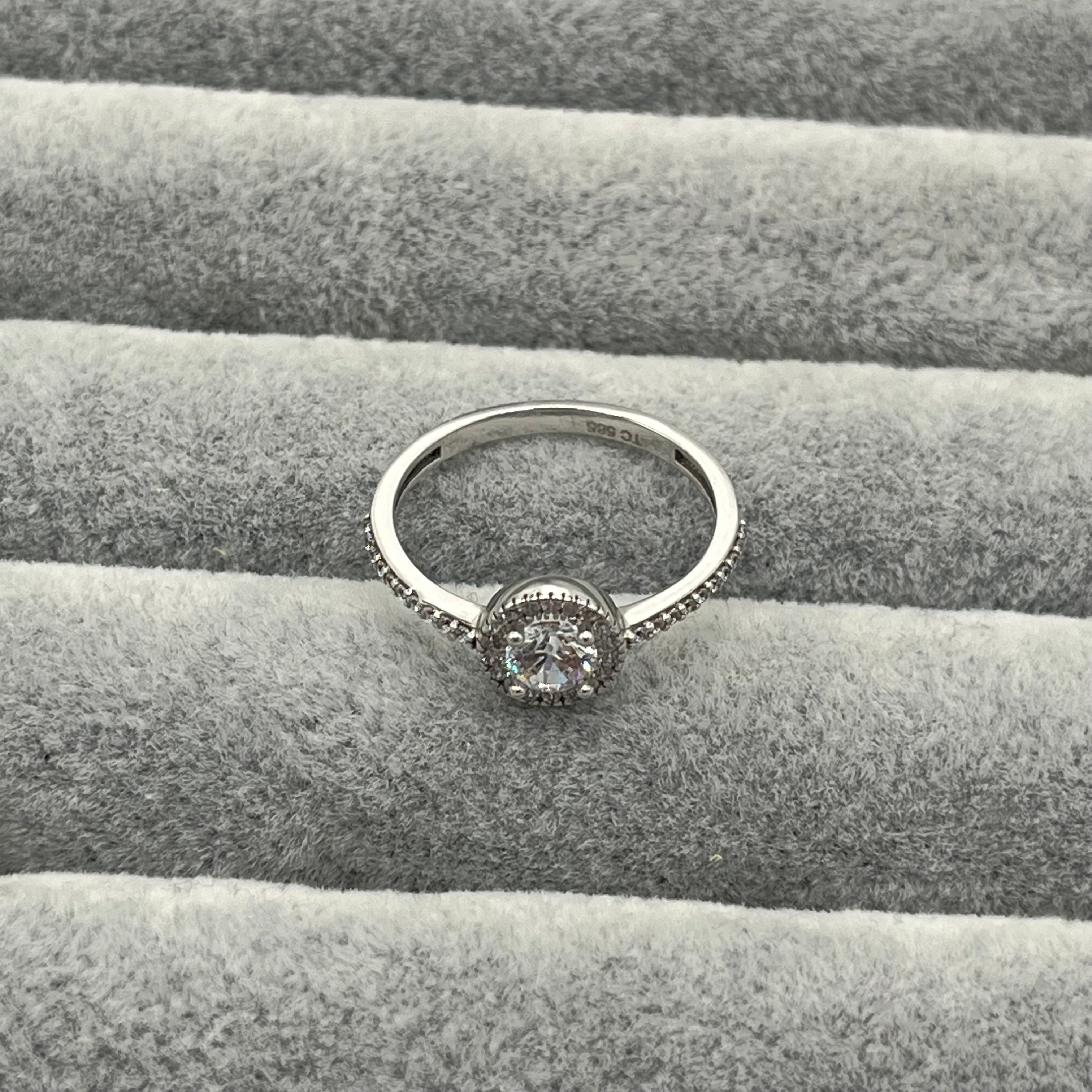 585 Eterna Shine Ring aus Gelbgold 14K – glänzende Oberfläche Ansicht