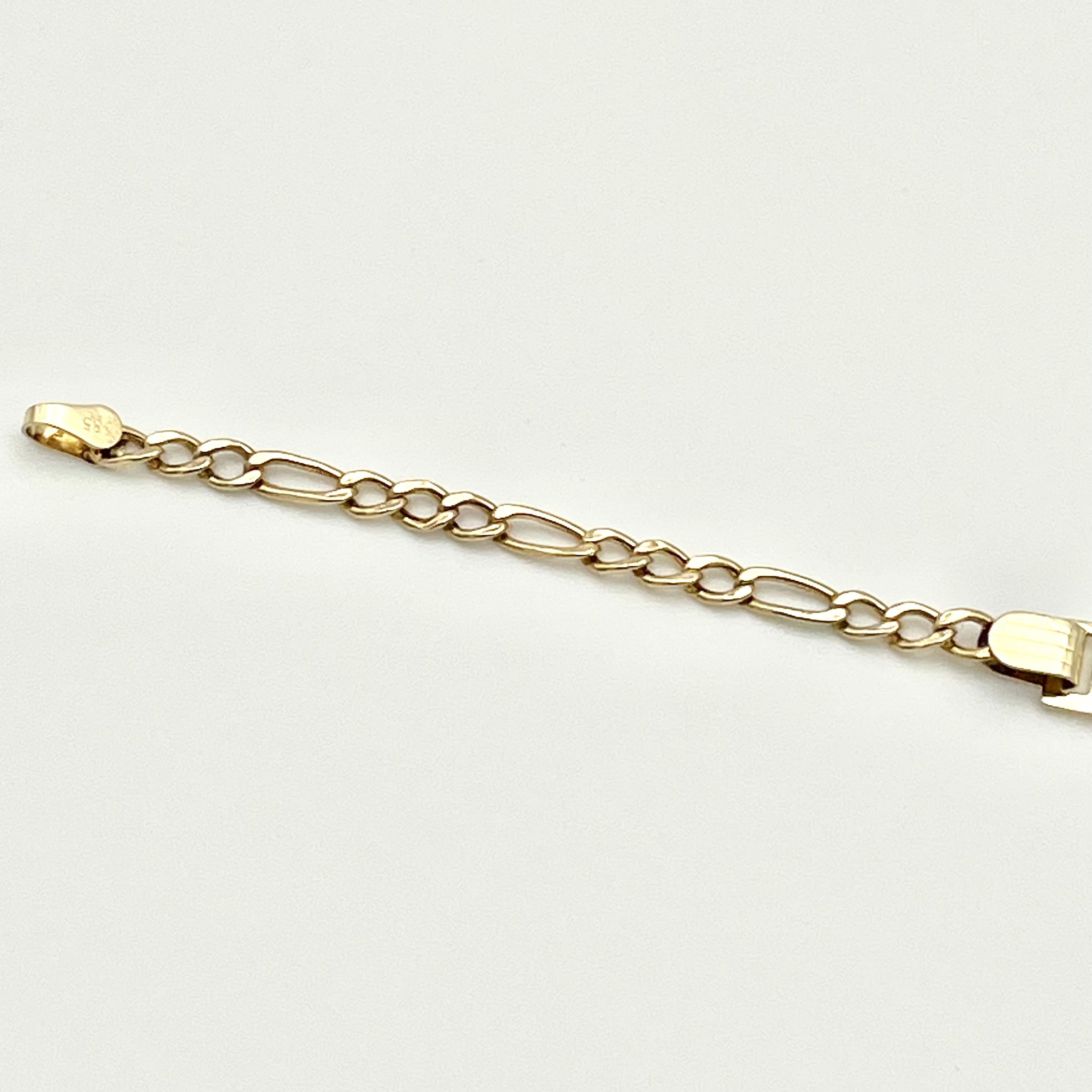 Namensplatte des Figaro Block Kinderarmbands aus 585 Gold