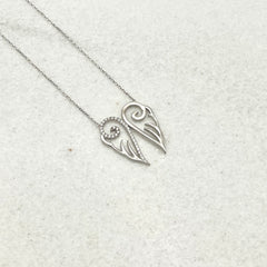 585 Herzflügel Kette aus Gelbgold 14K – glänzende Oberfläche Detailaufnahme