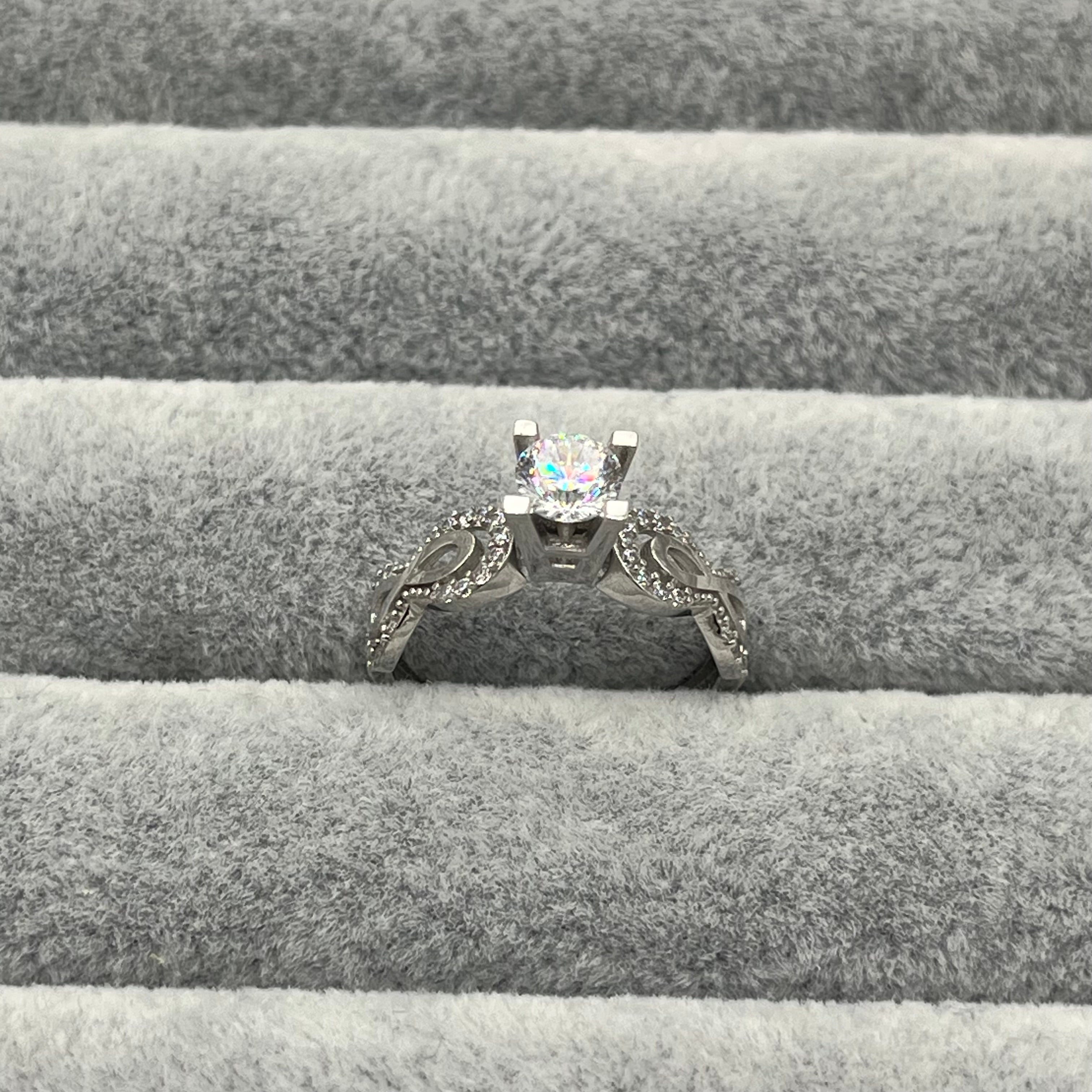 585 Infinity Einstein Ring aus Gelbgold 14K – Detailaufnahme