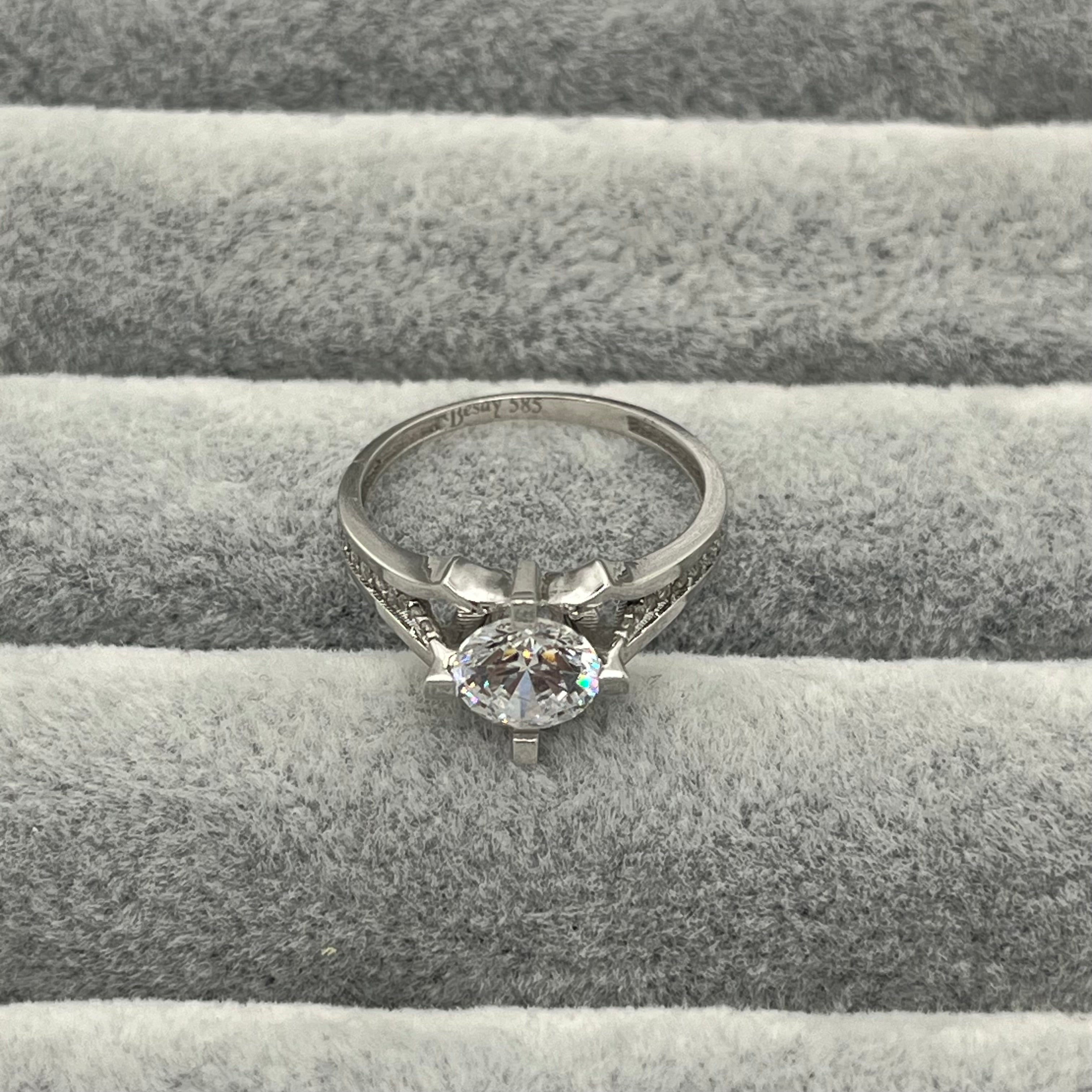 585 Infinity Glow Einstein Ring aus Gelbgold 14K – glänzende Oberfläche Ansicht