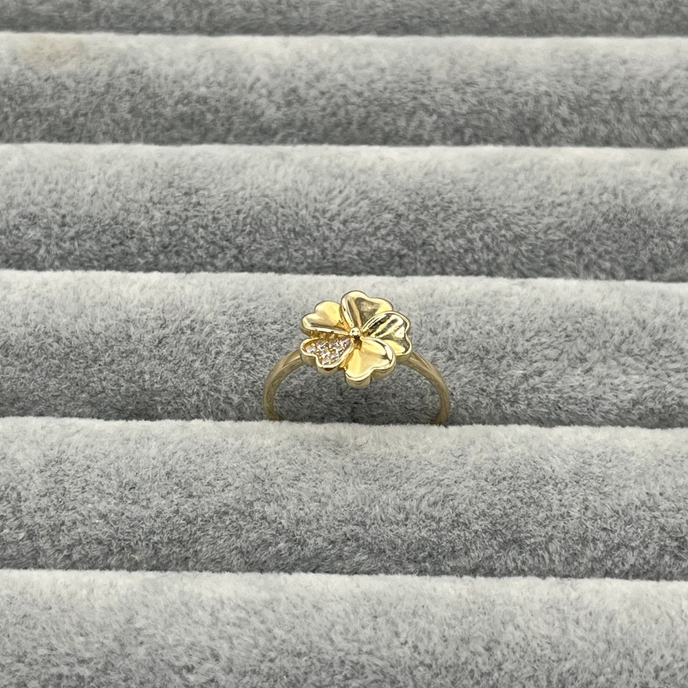 585 Kleeblatt Ring aus Gelbgold 14K – Detailaufnahme