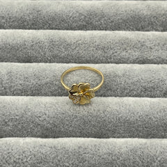 585 Kleeblatt Ring aus Gelbgold 14K – glänzende Oberfläche Ansicht