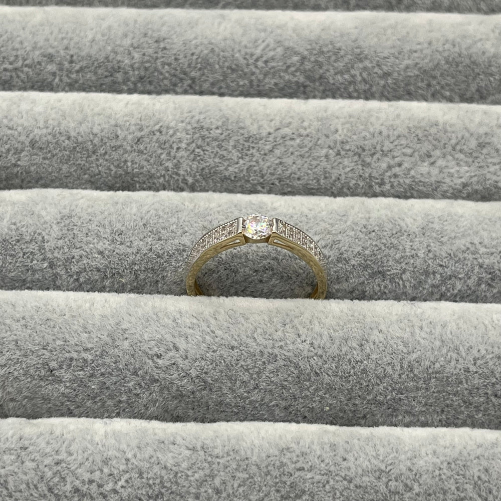 585 Lineux Einstein Ring aus Gelbgold 14K – Detailaufnahme