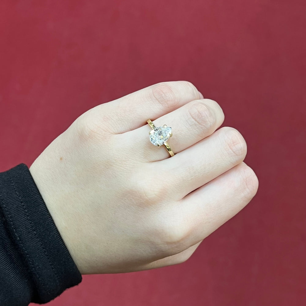 585 Oval Zirkonia Solitär Ring aus Gelbgold 14K