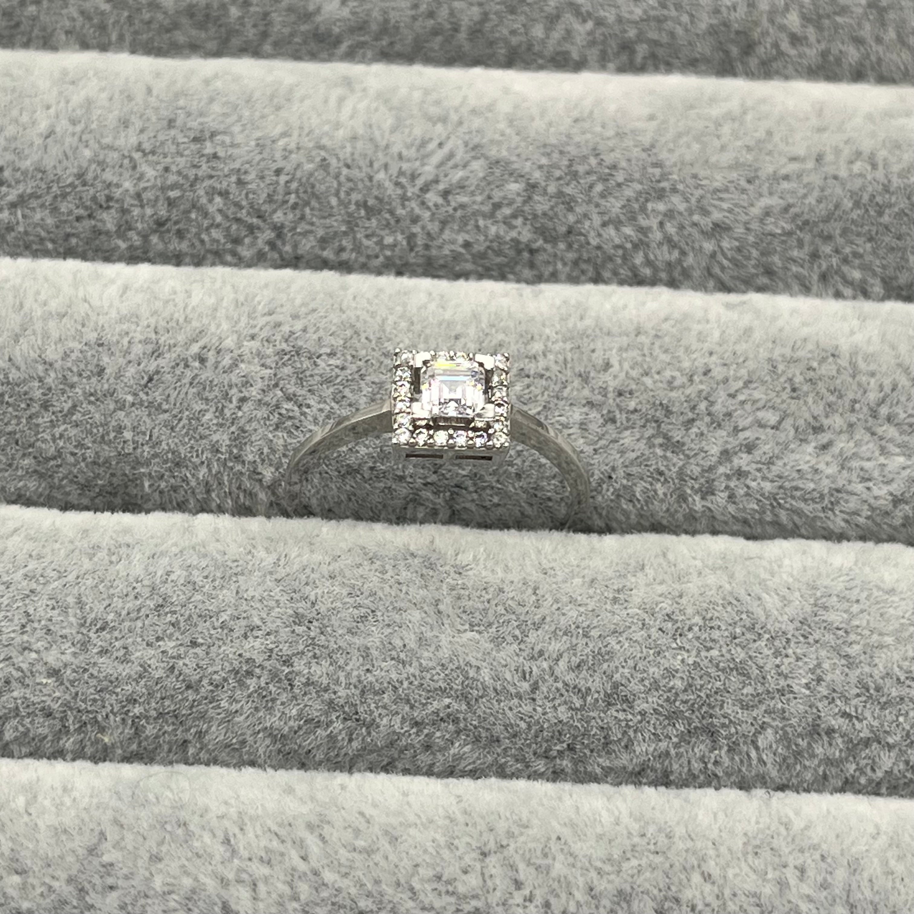 585 Quadra Baget Ring aus Gelbgold 14K – Detailaufnahme