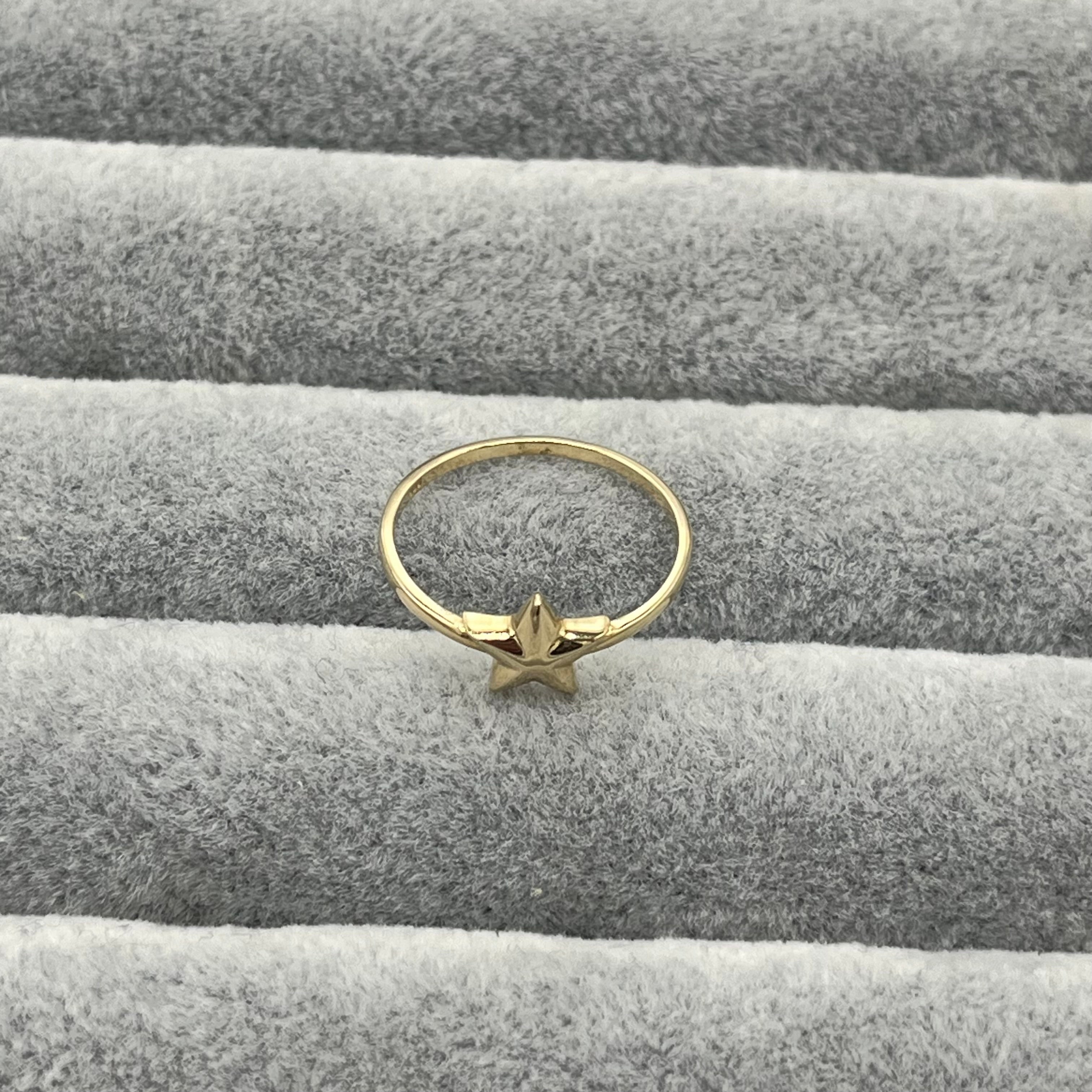 585 Stellina Ring aus Gelbgold 14K – Zirkonia Detailansicht