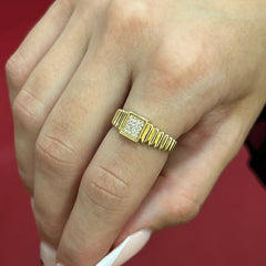 585 Structo Baget Ring aus 14 Karat Gold mit Zirkonia – moderner quadratischer Damenring