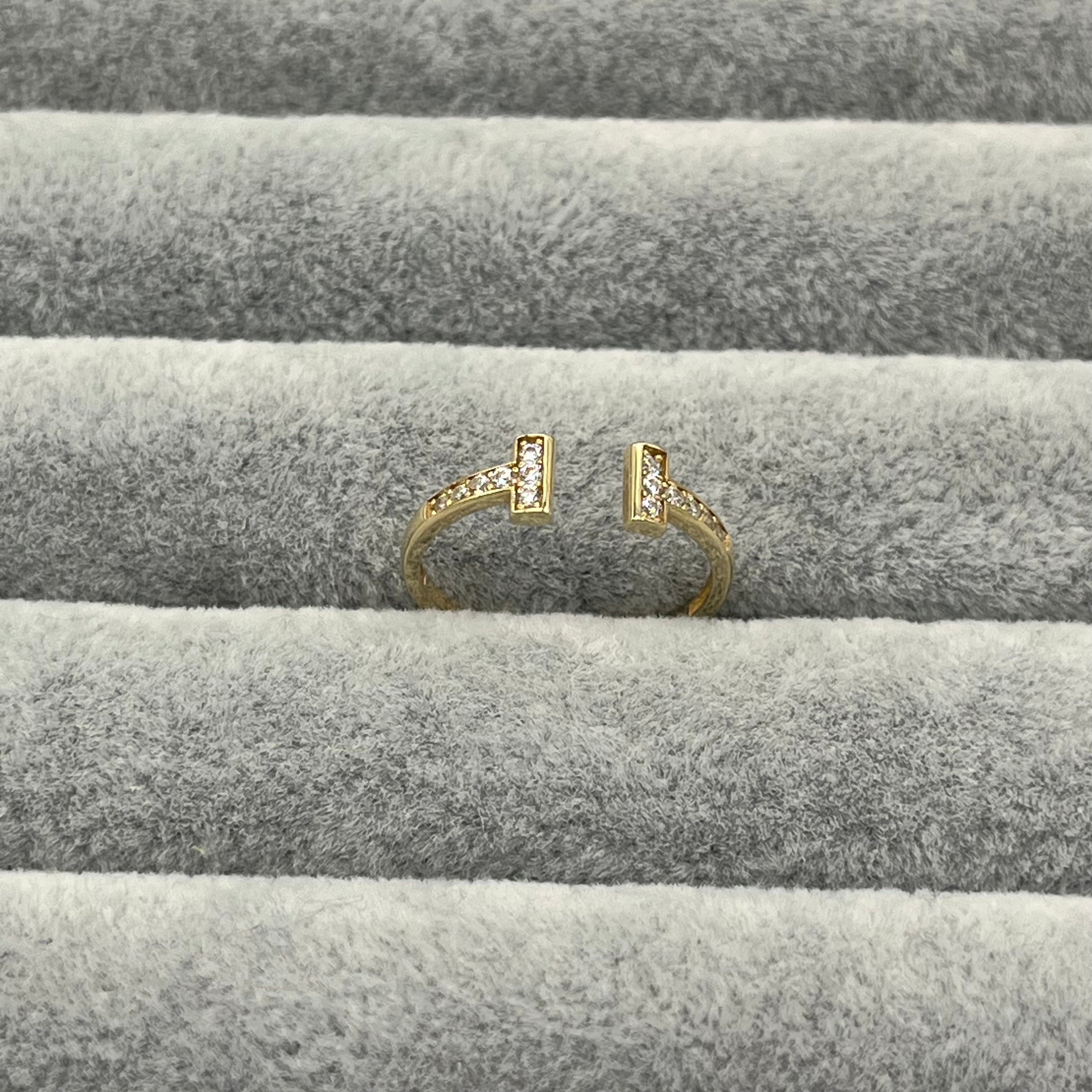 585 Tora Ring aus Gelbgold 14K – Zirkonia Detailansicht