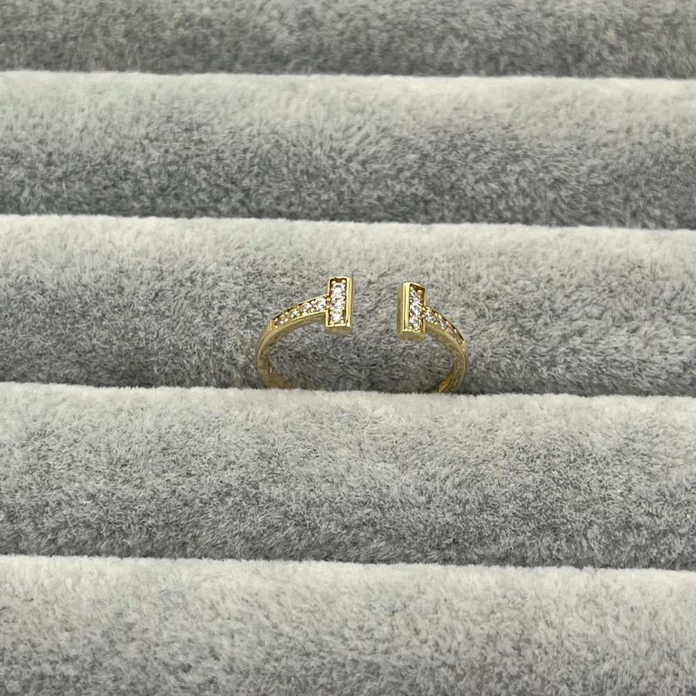 585 Tora Ring aus Gelbgold 14K – Zirkonia Detailansicht