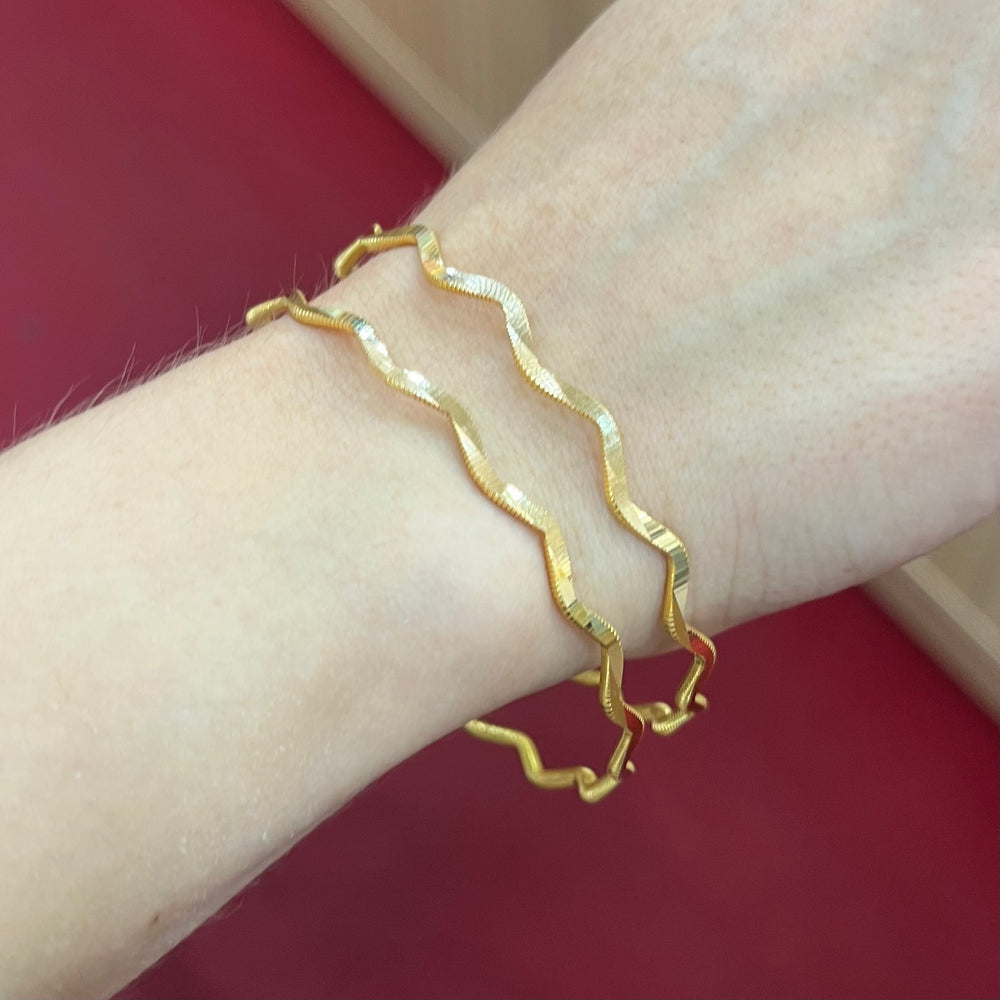 916 Ajda Zikzak Armreifen 22K Gold – Mehrfach kombiniert im modernen Design