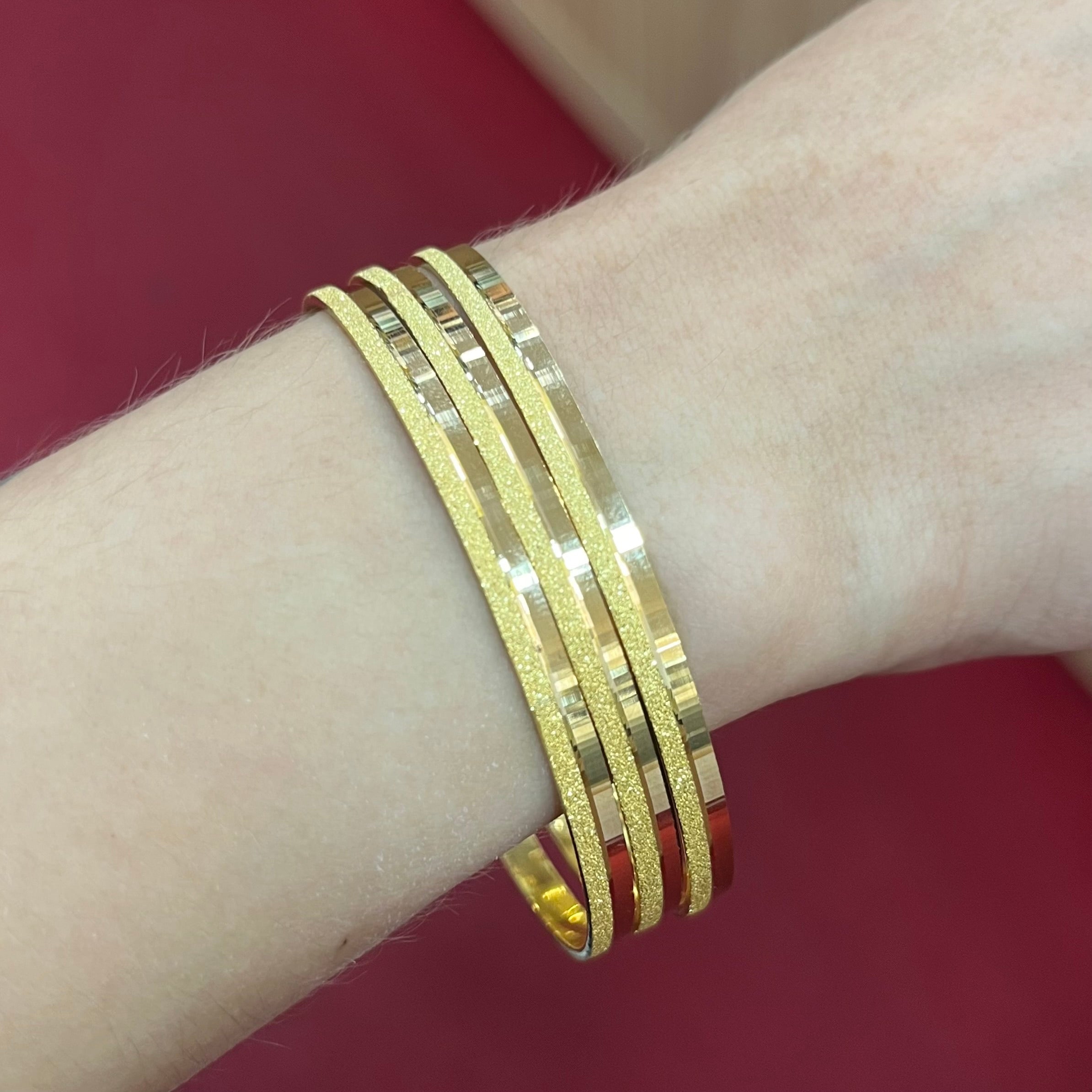 916 Simli Ray Armreifen 22K Gold – 3er Set kombiniert elegant