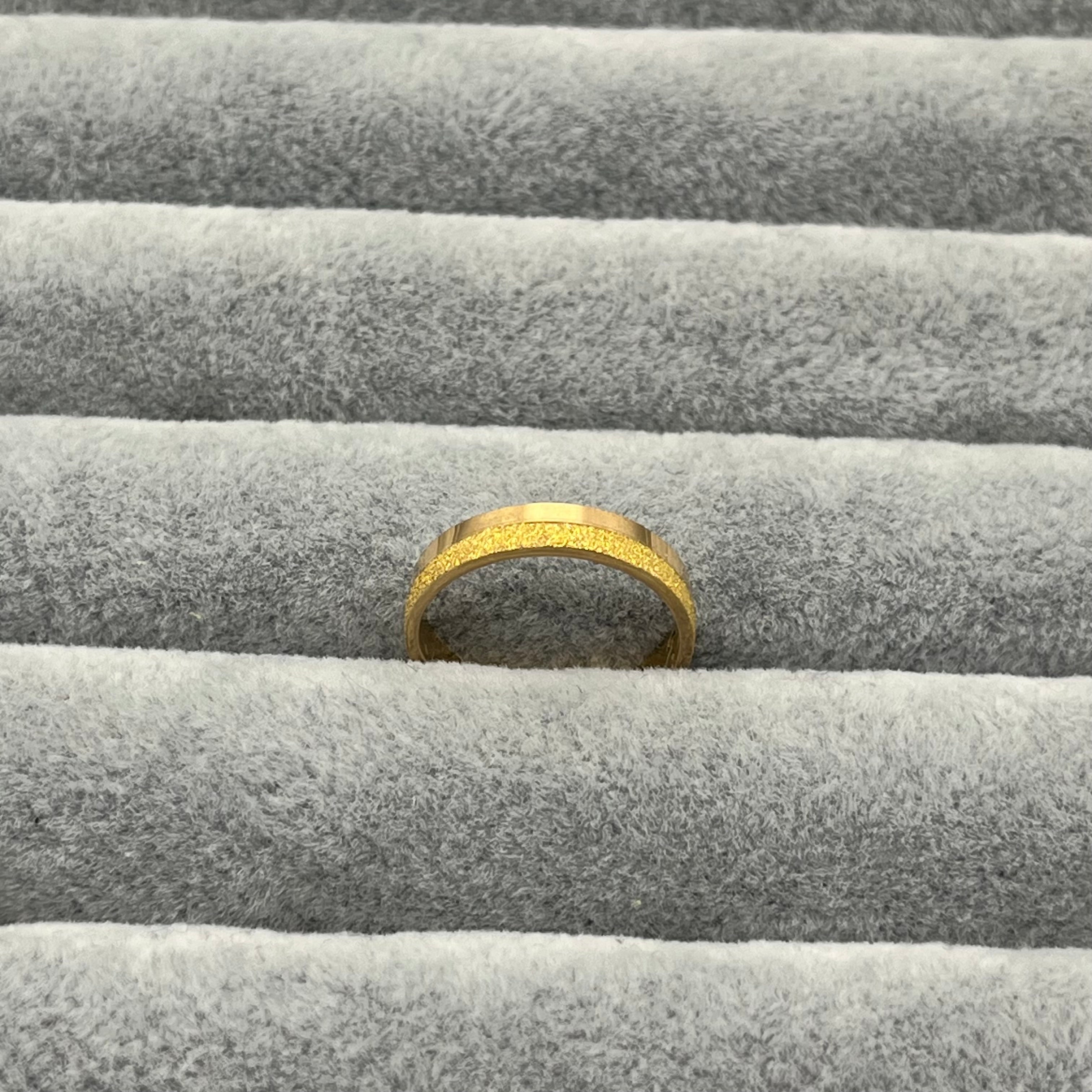 916 Simli Ray Ring aus 22 K Gold – strukturierte Oberfläche Detail