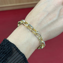 585 Aurora Link Armband aus Bicolor-Gold 14K am Damenhandgelenk – elegantes Gliederdesign