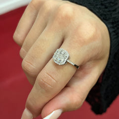 585 Eclipta Baget Ring aus Weißgold 14K mit achteckigem Zirkonia-Design und Pavé-Fassung auf Damenhand