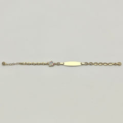 Detailansicht des Einhorn-Motivs auf der Block-Namensplatte des Kinderarmbands aus 585 Gold